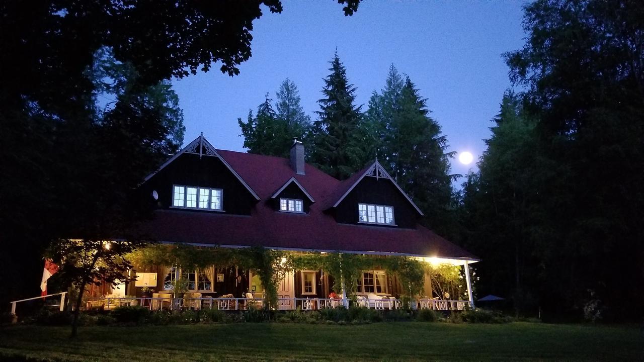 Wedgwood Manor And Glamping Retreat Hotel Crawford Bay Exterior photo